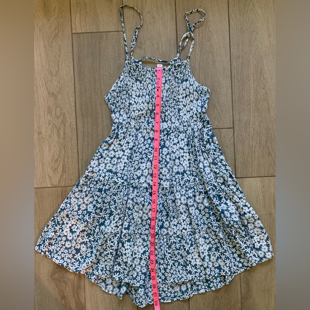 Women’s Foral Dress - Picture 7 of 8